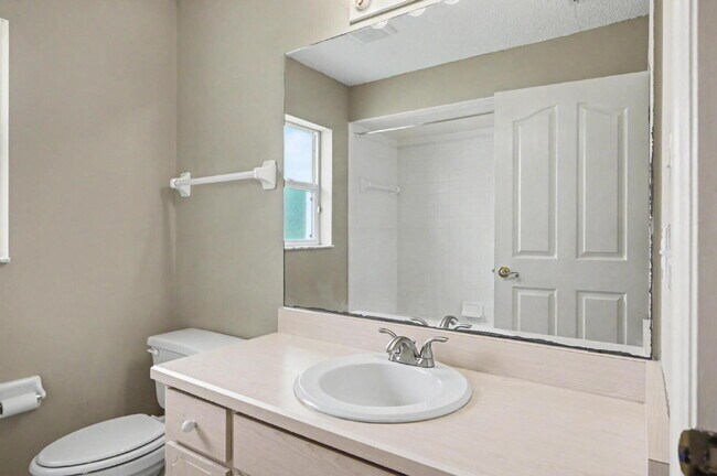 Building Photo - Charming Rental on Quiet Cul-de-Sac!