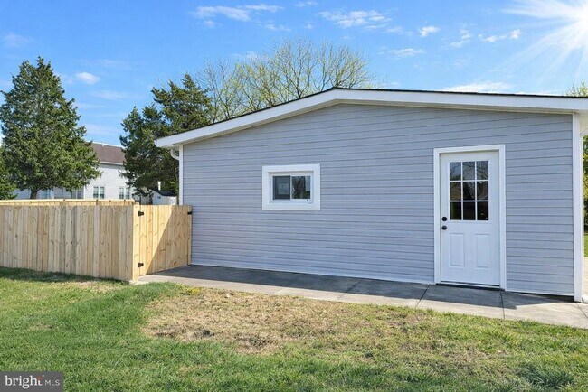 Building Photo - 87 Becks Ln