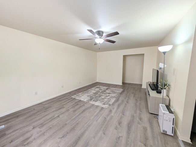 Building Photo - 125 Riverview Ct