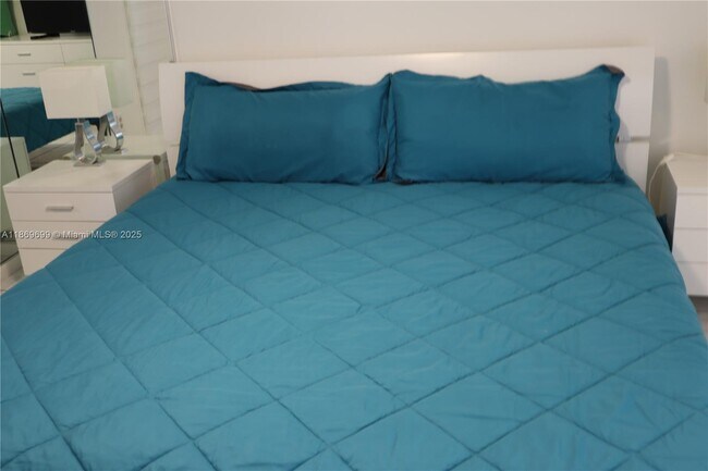 Building Photo - 17801 N Bay Rd