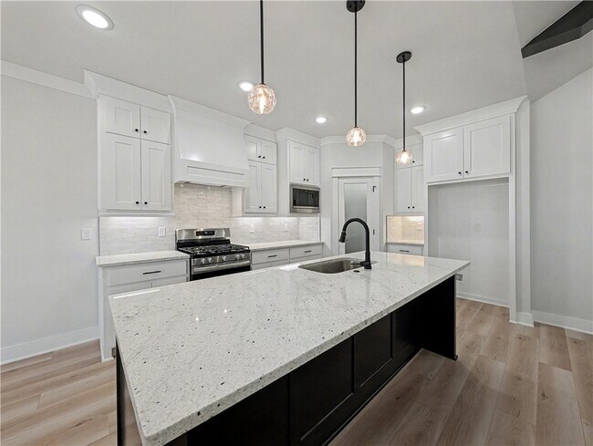 Building Photo - 7842 Scenic Vly Ave