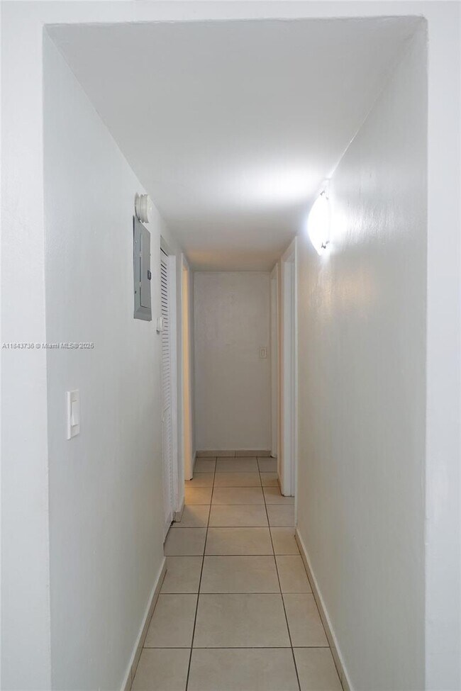 Building Photo - 495 NW 72nd Ave