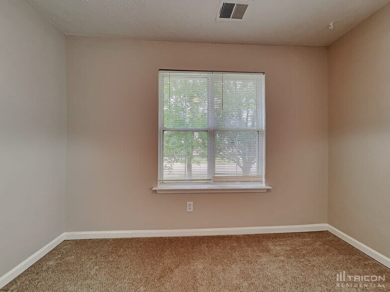Building Photo - 1505 Dickens Pl NW