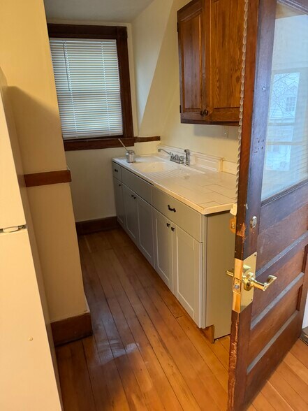 Building Photo - 135 Silver St