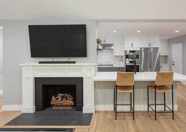 Building Photo - *Unfurnished* Gorgeous 4-Bed Oasis with Po...