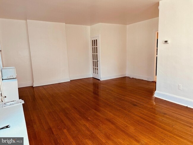 Building Photo - 1010 Girard Ave