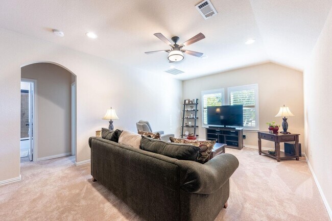Building Photo - 810 Miramar Dr