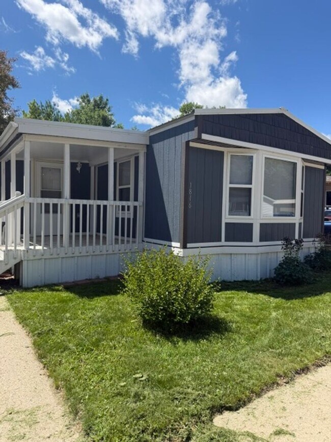Building Photo - 2 Bedroom, 1 Bathroom Manufactured Home