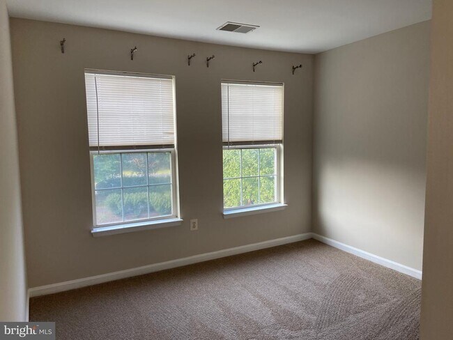 Building Photo - 46182 Chester Terrace