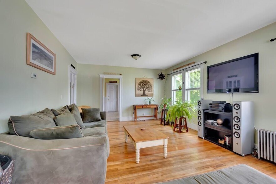 Sunny bright - 40 Standish St