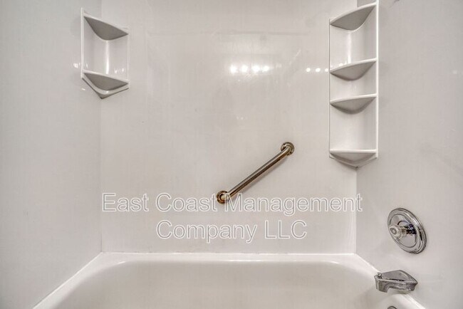 Building Photo - 9616 Mason Ave