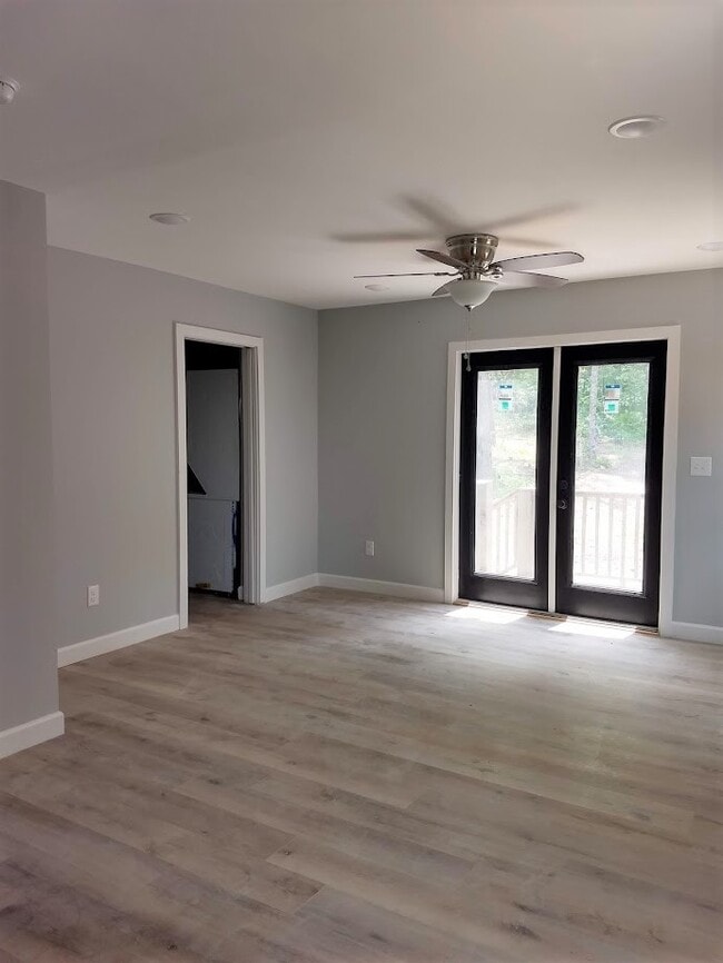 Building Photo - 557 Siever Rd