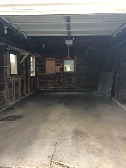 Building Photo - 930 N 26th St