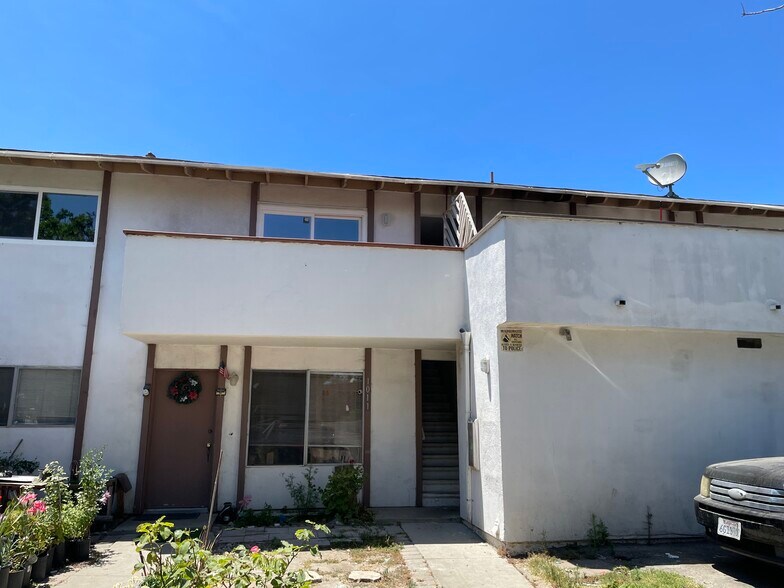 Front - 1011 W 7th St