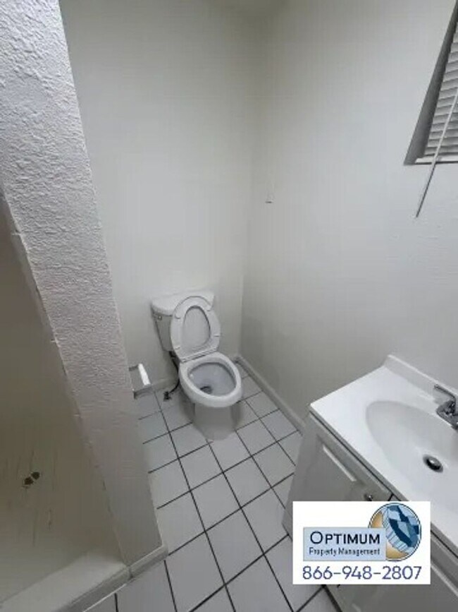 Building Photo - Charming Victorville Home with Spacious Yard