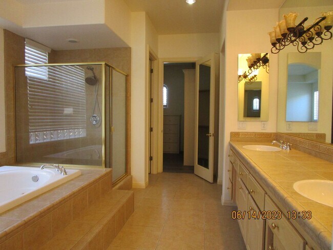 Building Photo - Seven Oaks Grand Island