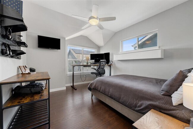 Building Photo - 301 W Stassney Ln