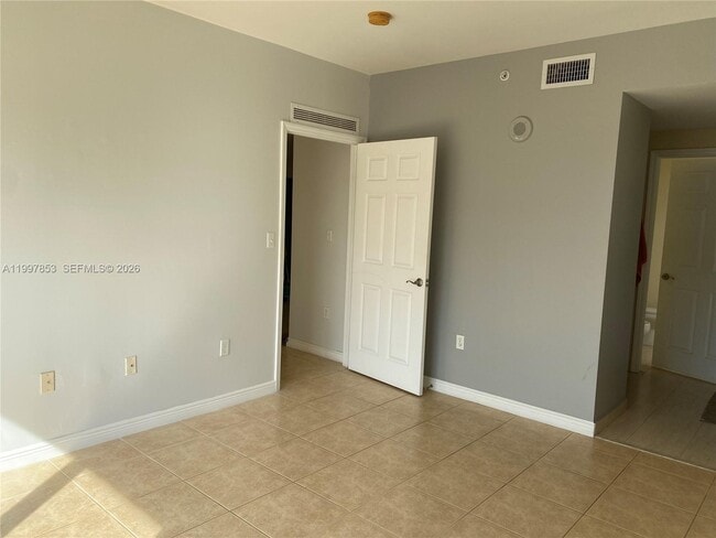 Building Photo - 2425 SW 27th Ave