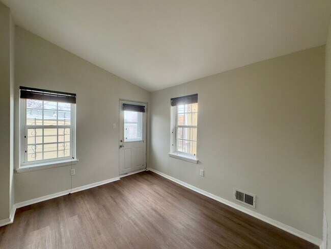 Building Photo - Charming 2 Bedroom/2 Bathroom Townhome in Barre Circle, MD!