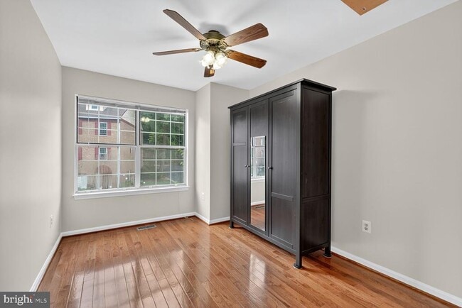 Building Photo - 6076 Heatherwood Dr