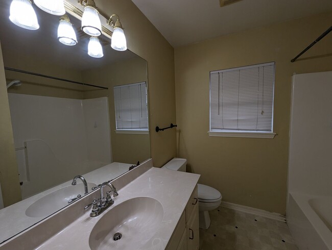 Building Photo - Northgate Village 3 bed/2 bath