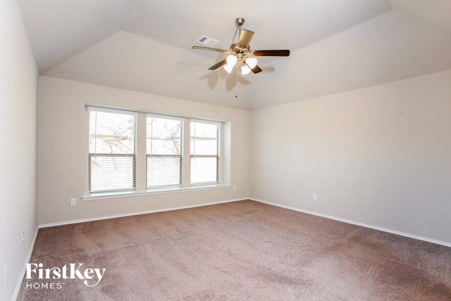 Building Photo - 1020 Deer Valley Dr