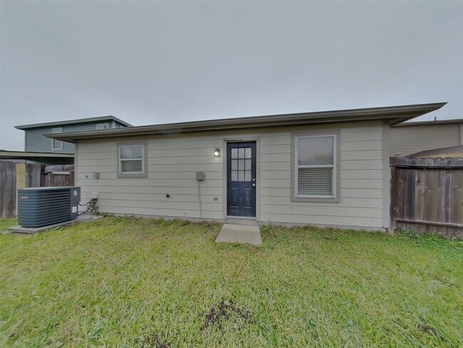 Building Photo - 6535 Providence View Ln