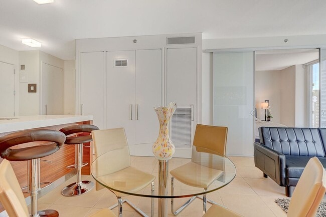 Building Photo - Veer Towers 2010E- Stunning Strip/City Views from this 1bd/1ba, Fully Furnished Residence