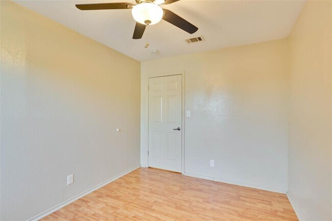 Building Photo - 8806 Springmail Cir