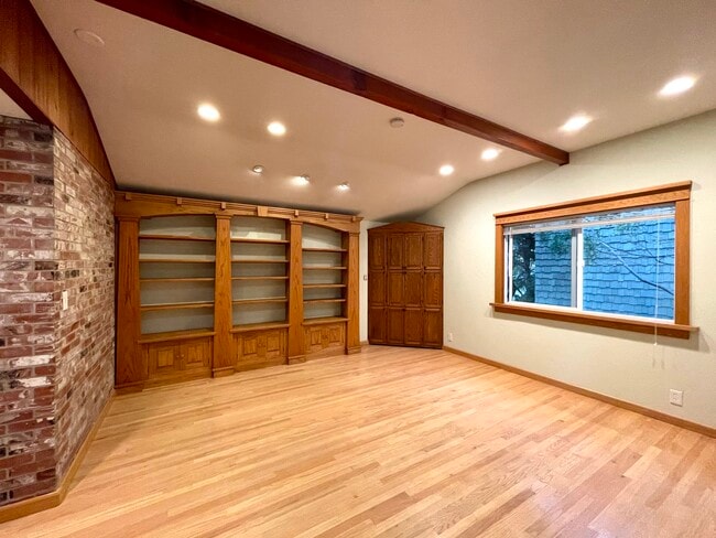 Building Photo - 3869 McLaughlin Ave