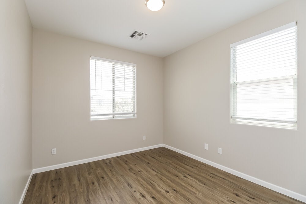 Building Photo - 1238 E Julian Dr