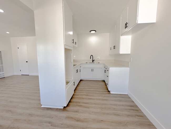 Building Photo - 5315 Lorna St N