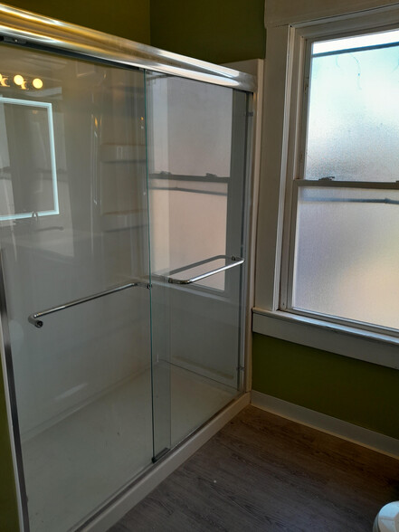 Bath Up - 1377 W 61st St