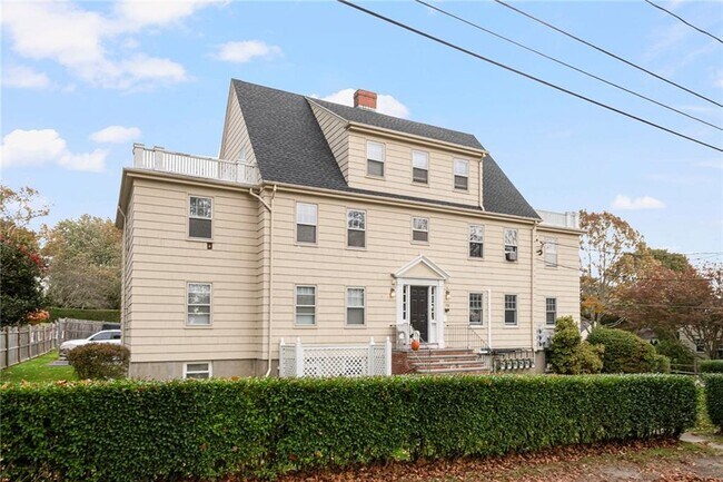 Building Photo - 118 Ruggles Ave