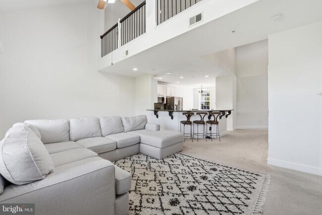 Building Photo - 13940 Greendale Dr