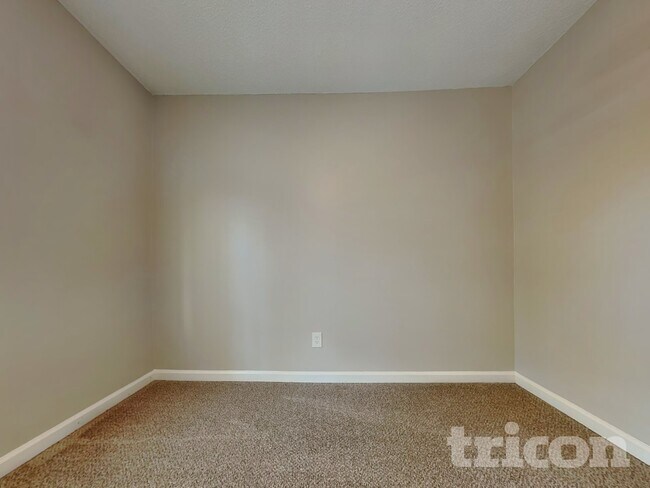 Building Photo - 404 Wolf Creek Ct