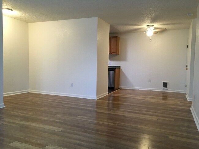 Building Photo - SPACIOUS 2 BEDROOM / 2 BATHROOM CONDO AVAILABLE $1,650.00 PER MONTH