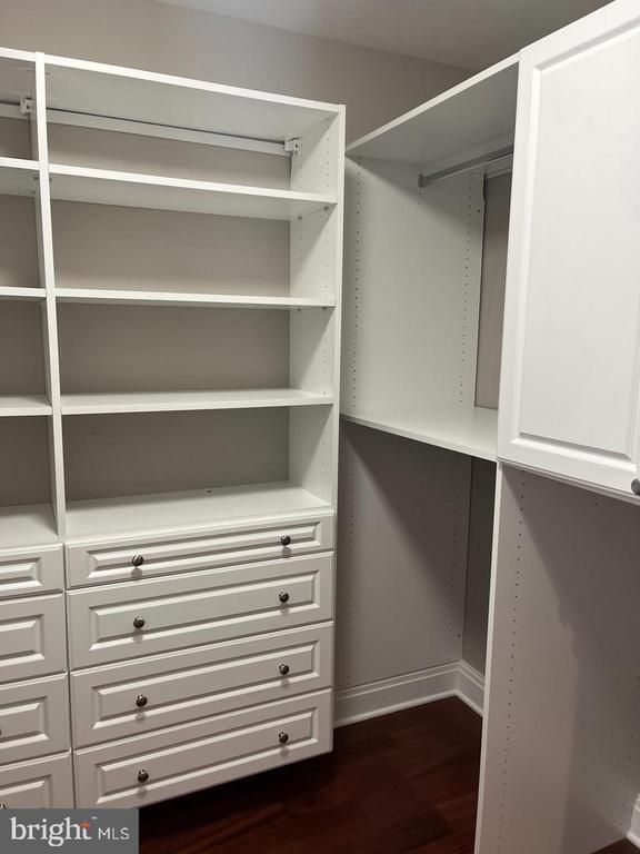 Building Photo - 1881 N Nash St