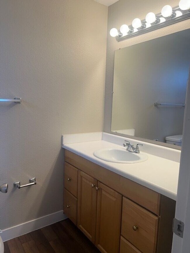 Building Photo - Single Story Home Ready for Move In