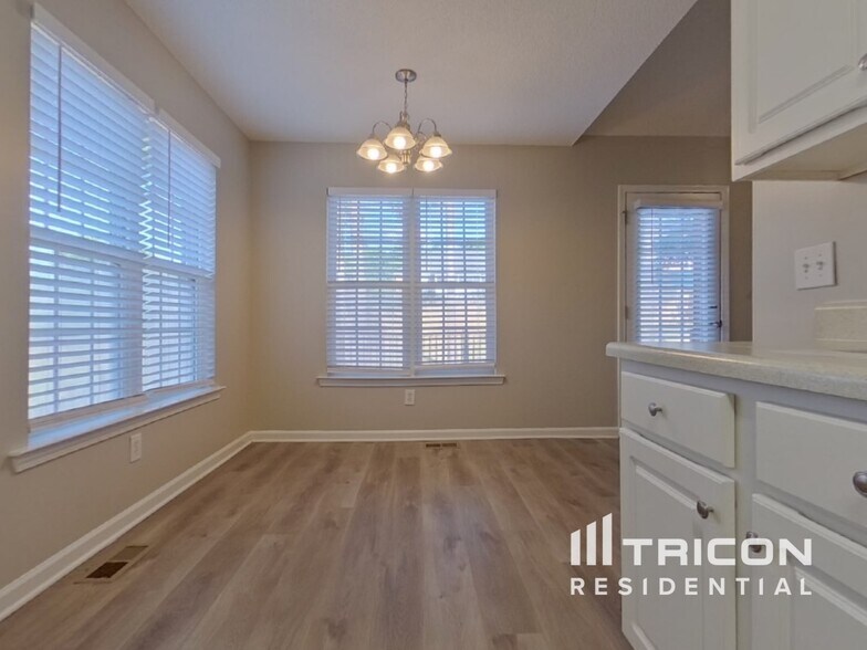 Building Photo - 216 Turtle Creek Dr