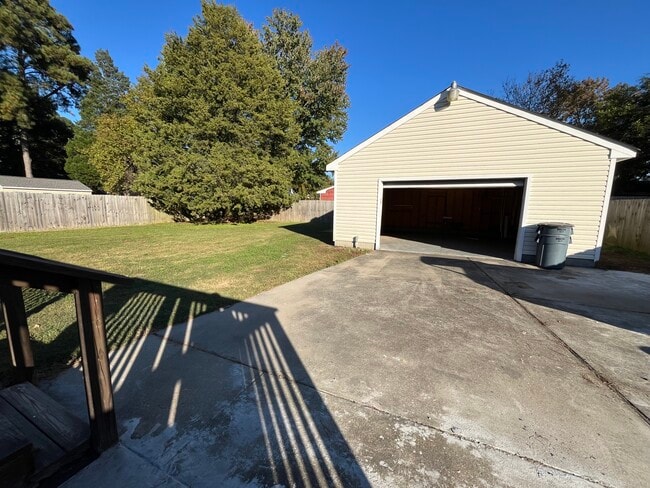 Building Photo - 3332 Macdonald Rd