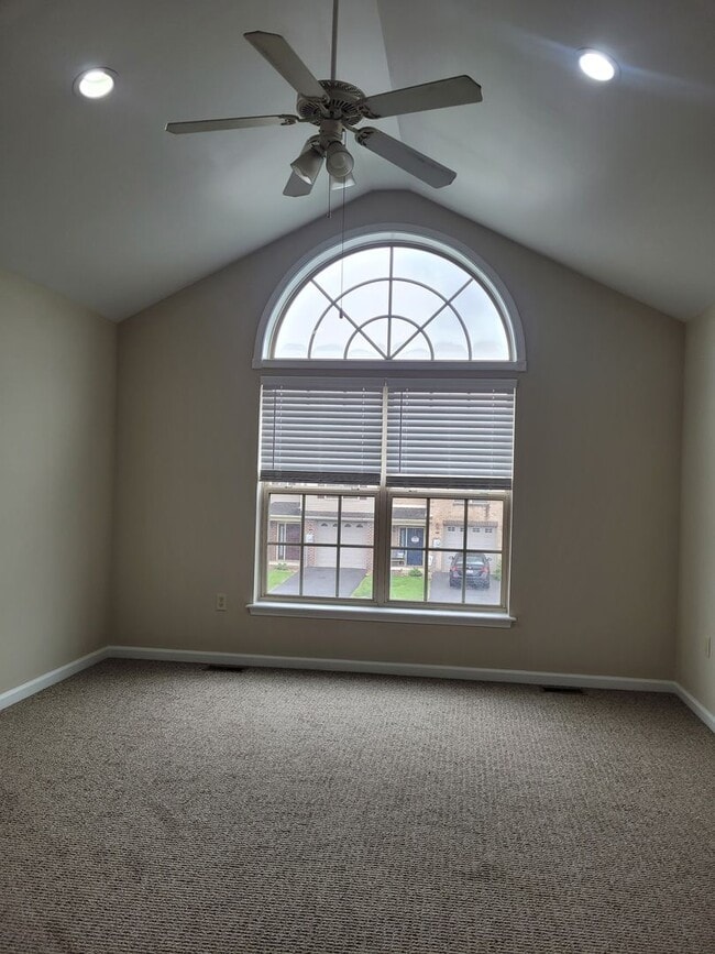 Building Photo - 2029 Powell Dr