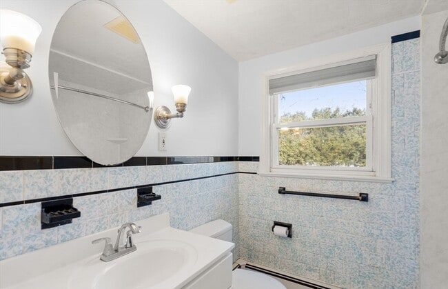 Building Photo - 8 Stanley St