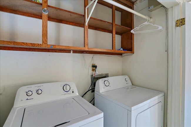 Building Photo - 14 Shore Dr