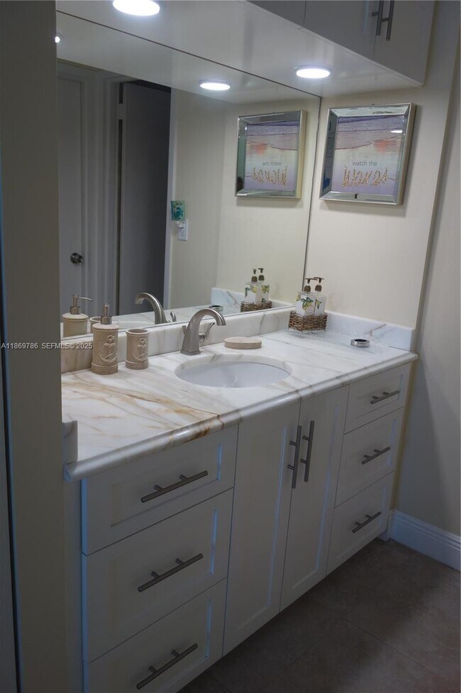 Building Photo - 5701 Collins Ave