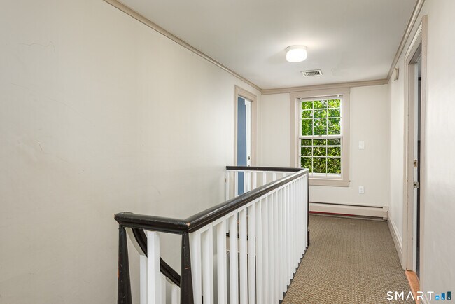 Building Photo - 163 College St