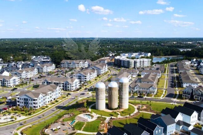Building Photo - 824 Silo Pk Dr