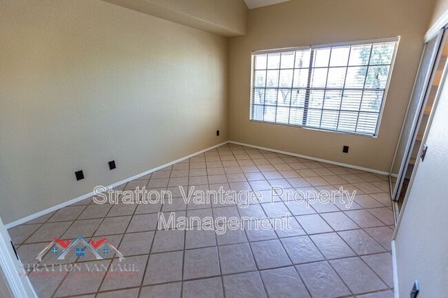 Building Photo - 10015 E Mountain View Rd