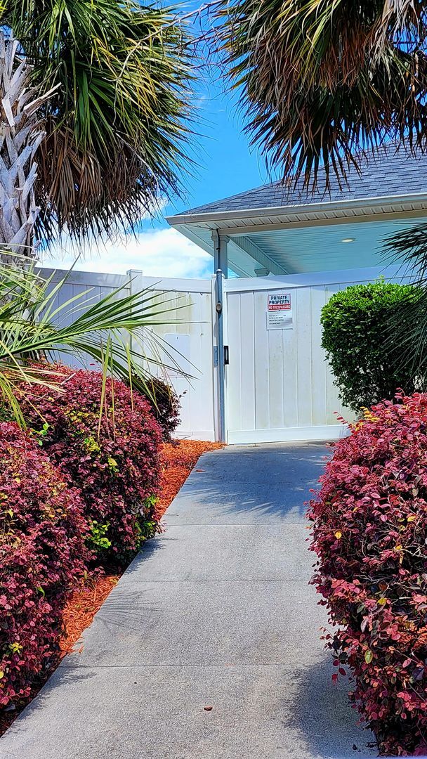 Building Photo - Beautiful 3 bed 2 1/2 bath townhome in a gated community with a pool. Showings Coming Soon!!!