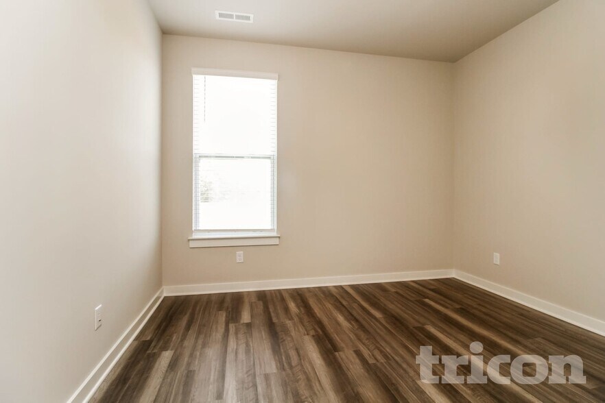 Building Photo - 1728 Lannister Ave